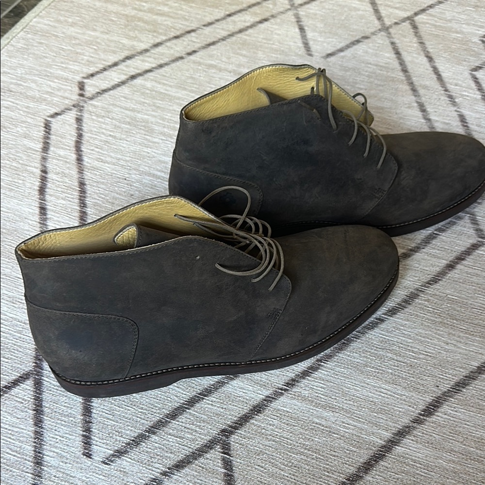 Steal Nisolo Chukka Boots with Suede Finish and Simple Lacing